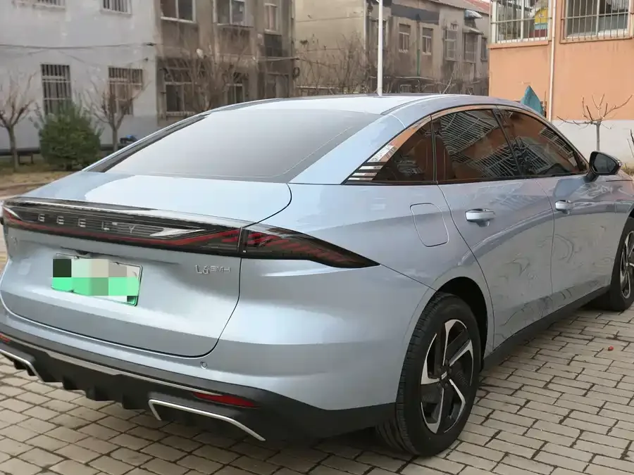 Geely Galaxy L6 Galaxy L6 2025 EM-i 140km Starship Edition 2025 — миниатюра 2