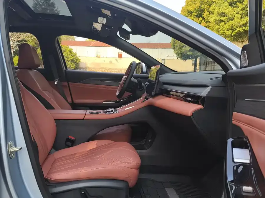 Geely Galaxy L6 Galaxy L6 2025 EM-i 140km Starship Edition 2025 — миниатюра 4