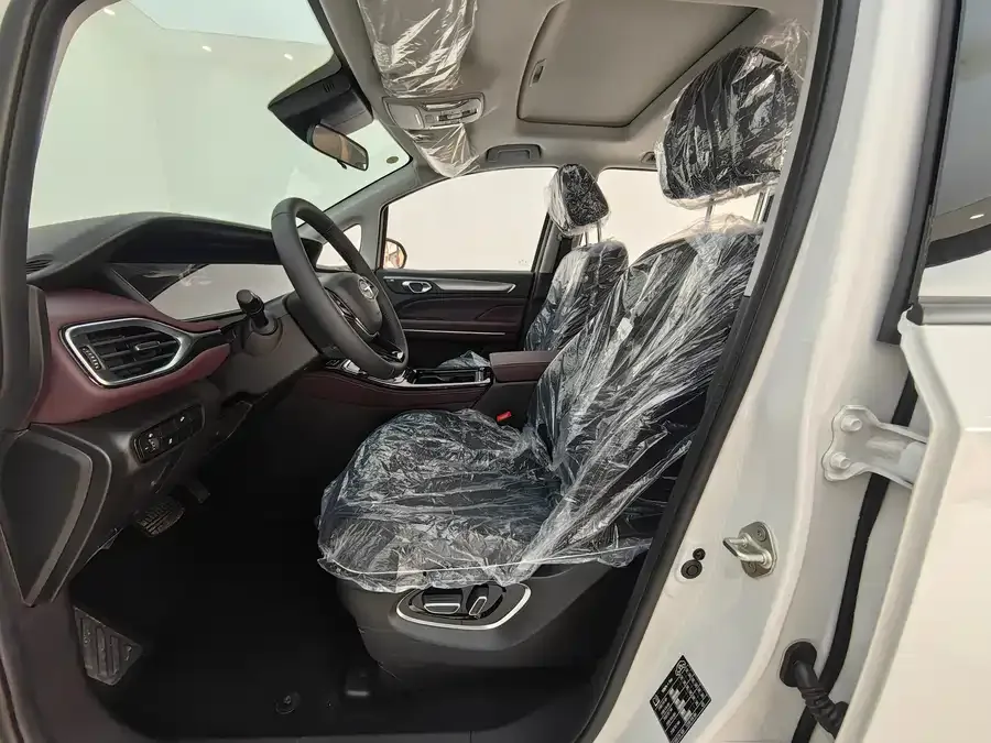 GAC Trumpchi M6 Trumpchi M6 2025 MAX 270T WDCT Luxury Edition 2026 — миниатюра 4