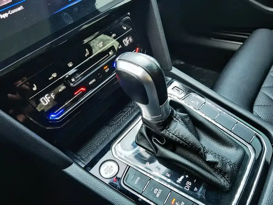 Volkswagen Magotan GTE plug-in hybrid Magotan GTE plug-in hybrid 2022 GTE luxury model 2022 — миниатюра 5