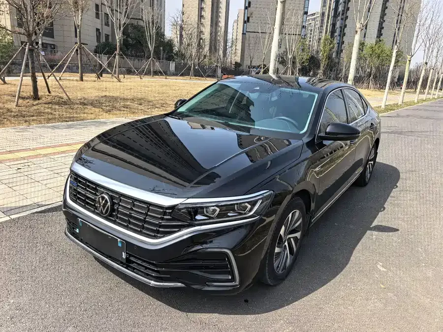 Volkswagen Passat New Energy Passat New Energy 2022 430PHEV Hybrid Luxury Edition 2022 — фото 1, купить с доставкой в Москву