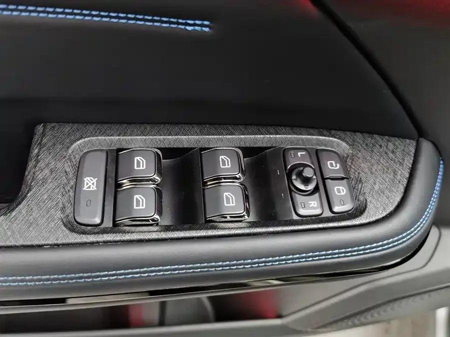 Lynk & Co 05EM-P Lynk & Co 05 EM-P 2021 1.5TD PHEV HALO 2023 — миниатюра 3