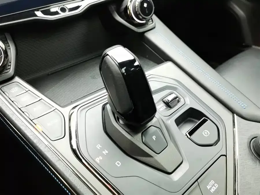 Lynk & Co 05EM-P Lynk & Co 05 EM-P 2021 1.5TD PHEV HALO 2023 — миниатюра 4