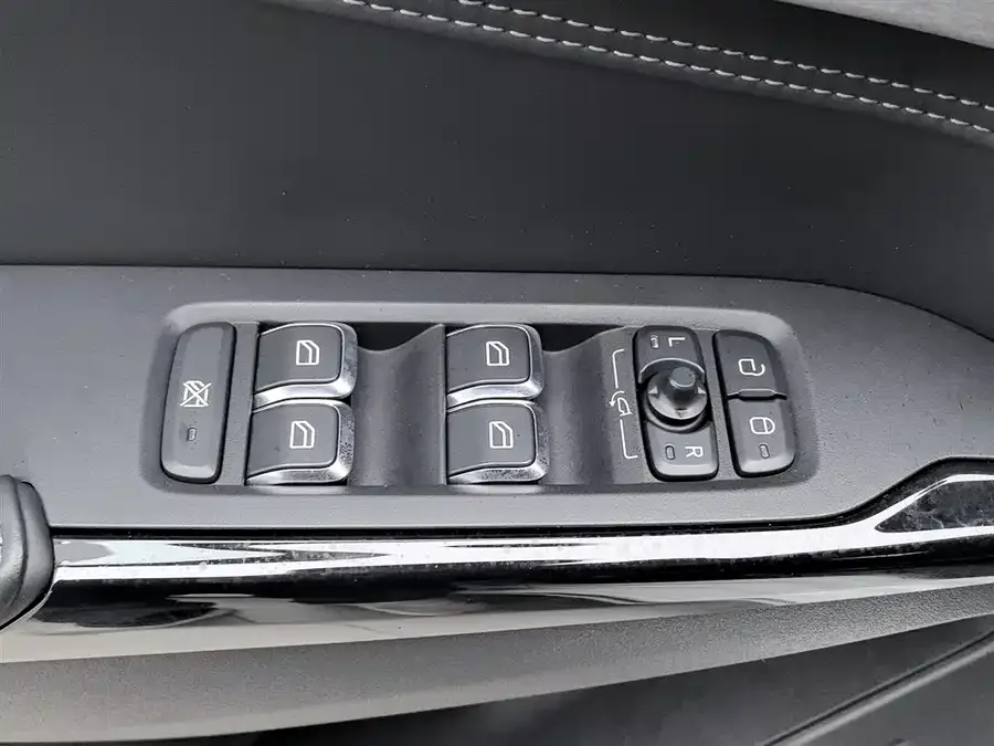 Lynk & Co 02 Hatchback Lynk & Co 02 Hatchback 2022 2.0TD Plus 2023 — миниатюра 3