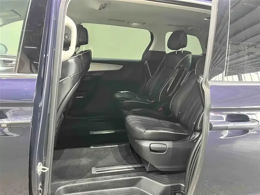 Roewe iMAX8 Roewe iMAX8 2022 400TGI flagship version 2022 — миниатюра 4