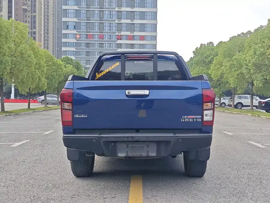 Isuzu D-MAX D-MAX 2021 1.9T automatic four-wheel drive diesel Global aggressive RZ4E 2022 — миниатюра 2