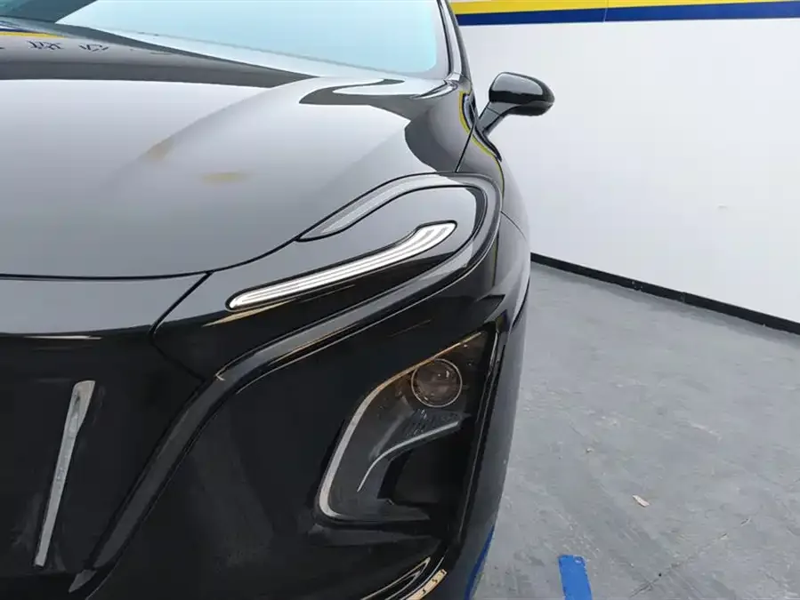 Hongqi E-QM5 Hongqi E-QM5 2023 facelift basic travel version 2024 — миниатюра 2