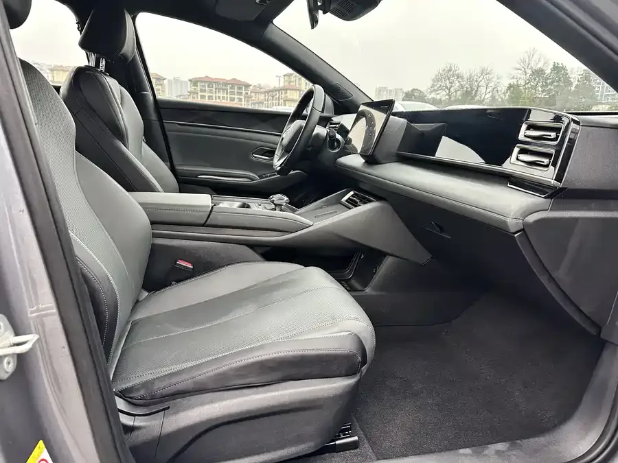 BYD Qin L Qin L 2024 DM-i 80KM Leading Edition 2024 — миниатюра 3