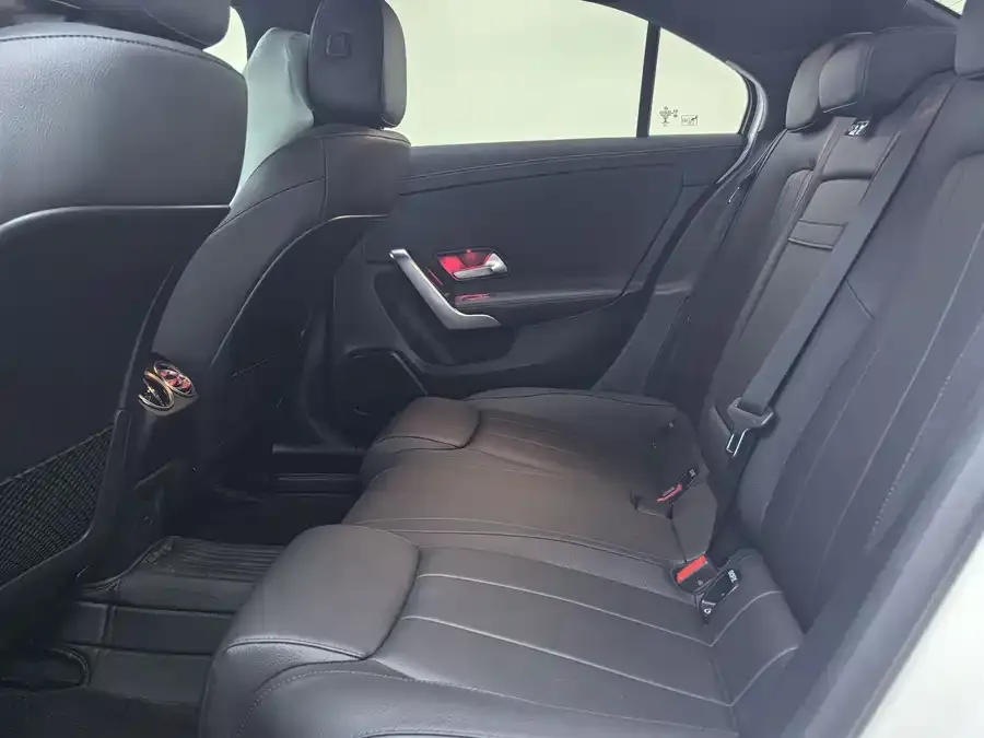 Mercedes-Benz Class A Mercedes-Benz A-Class 2022 Model A 200 L Sports Sedan Dynamic Edition 2023 — миниатюра 3