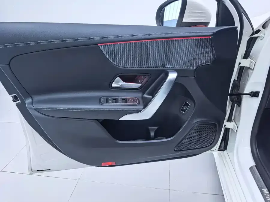 Mercedes-Benz Class A Mercedes-Benz A-Class 2022 Model A 200 L Sports Sedan Dynamic Edition 2023 — миниатюра 5