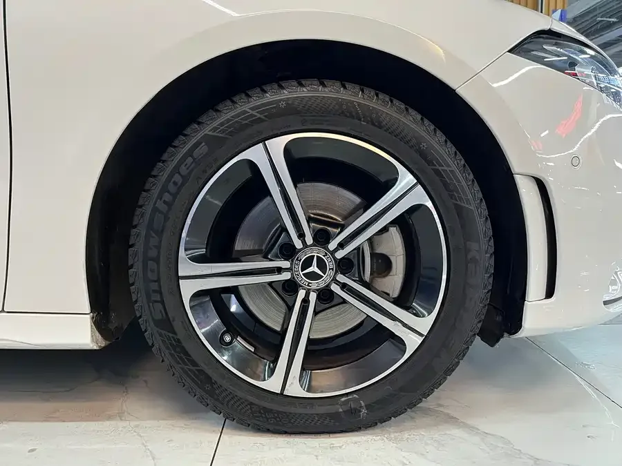 Mercedes-Benz Class A Mercedes-Benz A-Class 2022 Model A 200 L Sports Sedan Dynamic Edition 2023 — миниатюра 4