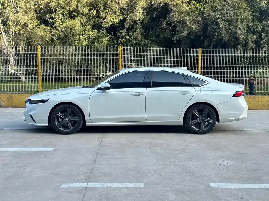 Honda Inspire 2023 Insignia 260TURBO Elegant Edition 2024 — миниатюра 2