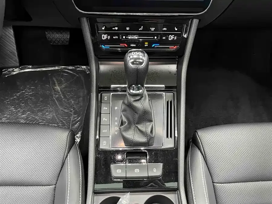Skoda SuperB Superb 2023 facelifted TSI280 DSG exclusive version 2024 — миниатюра 2