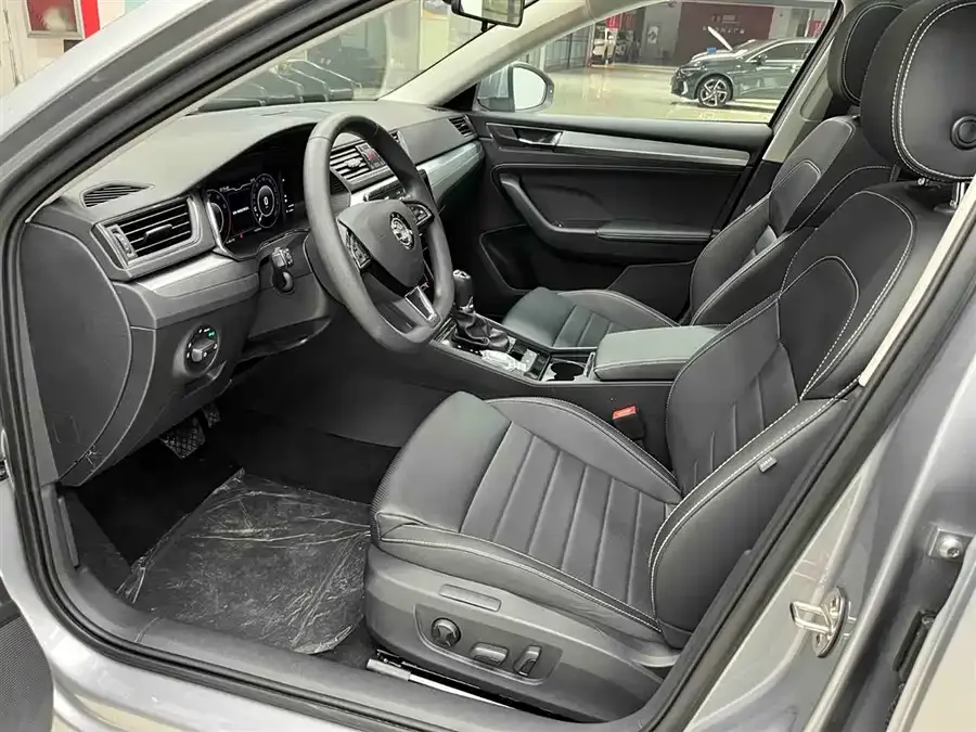 Skoda SuperB Superb 2023 facelifted TSI280 DSG exclusive version 2024 — миниатюра 5