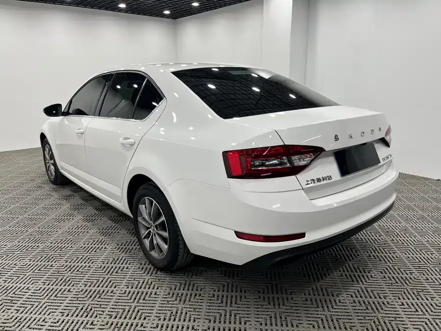 Skoda Octavia Octavia 2021 1.5L automatic comfort version 2022 — миниатюра 3