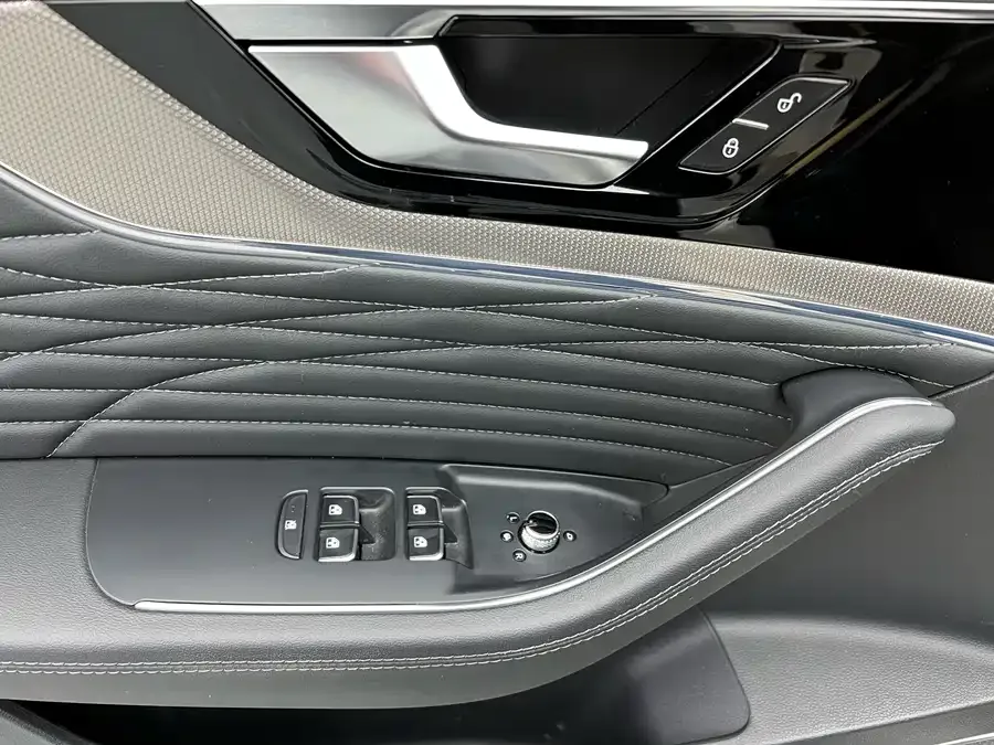 Hongqi HS5 Hongqi HS5 2022 facelift 2.0T Zhilian Qixiang Edition 2023 — миниатюра 3