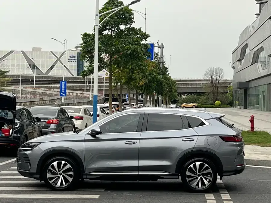 BYD Song PLUS New Energy Song PLUS New Energy 2023 Champion Edition DM-i 110KM Flagship PLUS 2024 — миниатюра 3