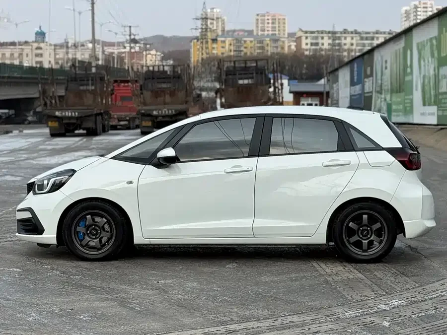 Honda Fit Fit 2022 1.5L CVT Trendy Sunroof Edition 2022 — миниатюра 2