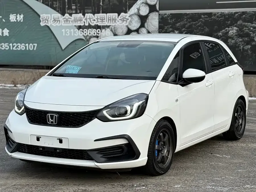 Honda Fit Fit 2022 1.5L CVT Trendy Sunroof Edition 2022 — фото 1, купить с доставкой в Москву