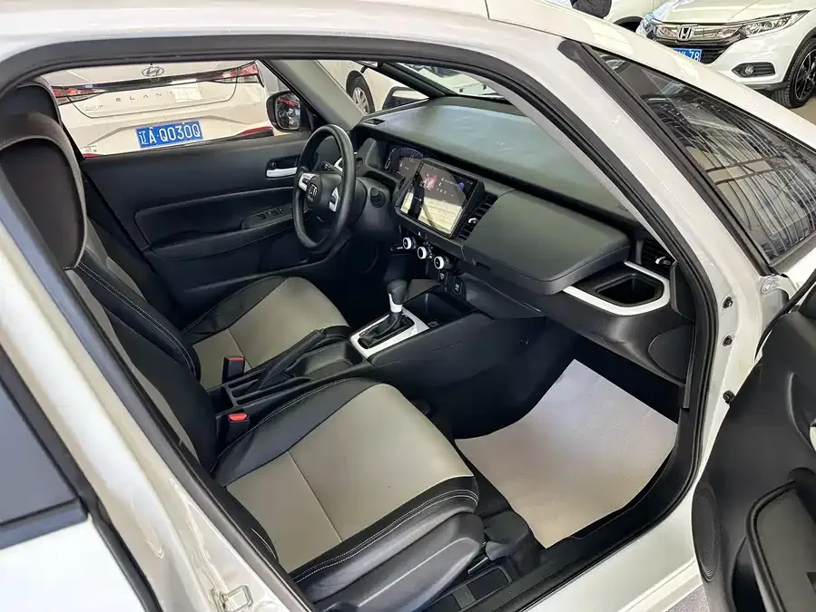 Honda Fit Fit 2022 1.5L CVT Trendy Sunroof Edition 2022 — миниатюра 5