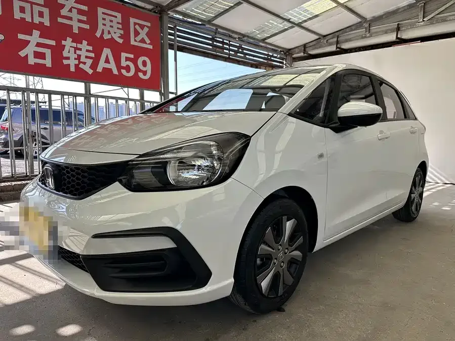 Honda Fit Fit 2022 1.5L CVT Trendy Sunroof Edition 2022 — фото 1, купить с доставкой в Москву