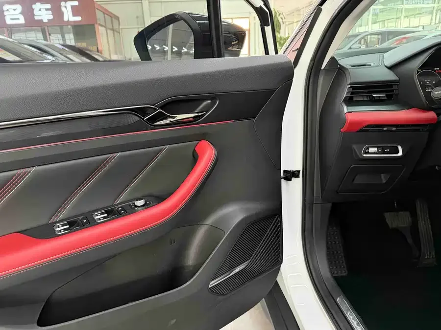 Geely Emgrand S Emgrand S 2021 1.4T CVT Premium Edition 2022 — миниатюра 3