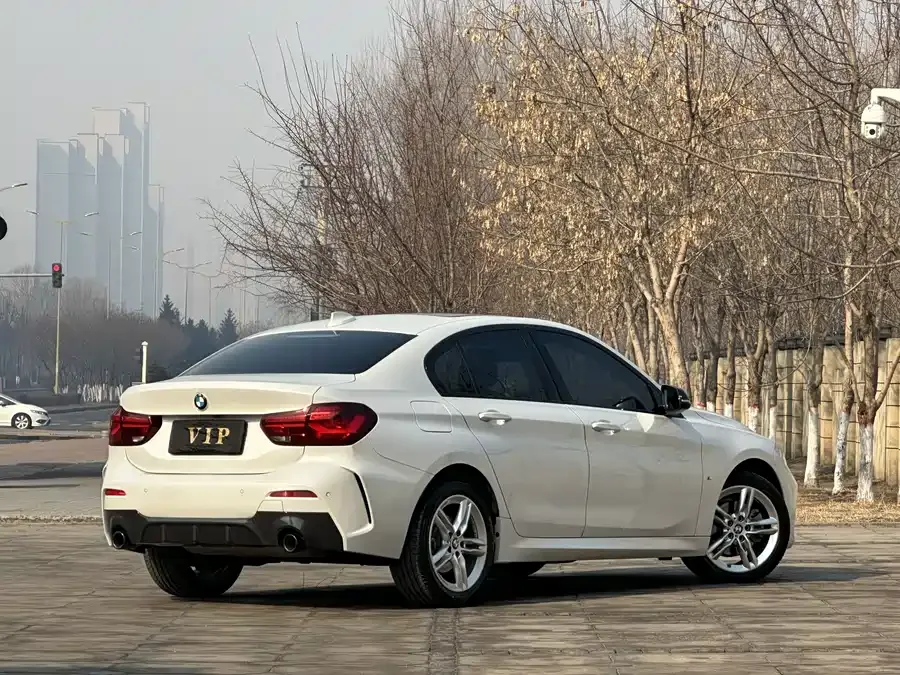 BMW 1 series BMW 1 Series 2023 120i M Sport Night Edition 2023 — миниатюра 4
