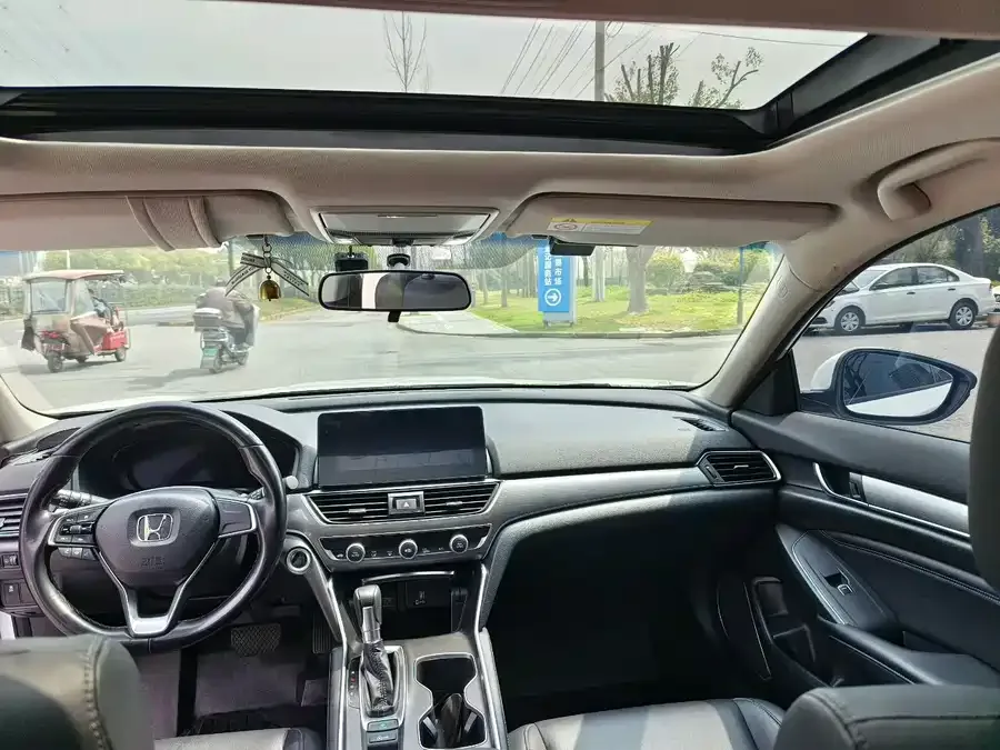 Honda Accord Accord 2022 260TURBO Deluxe Edition 2022 — миниатюра 2