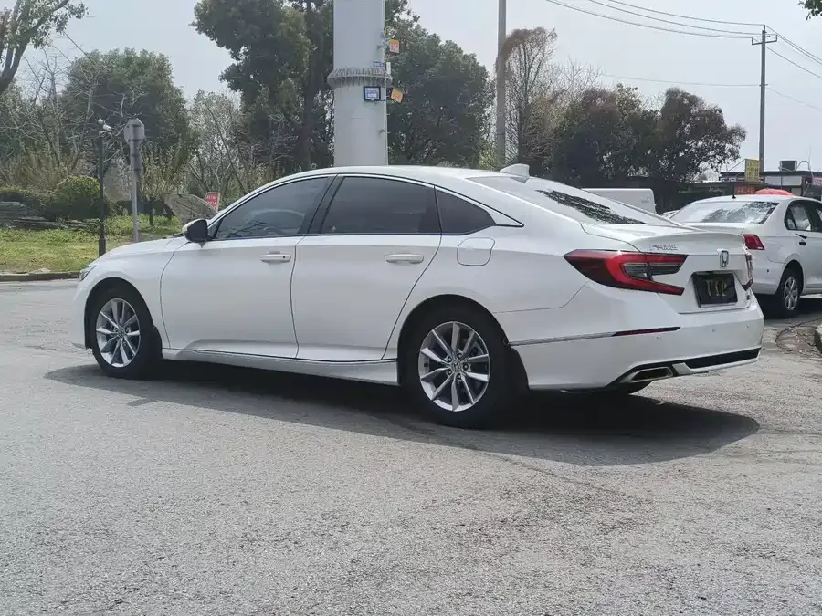 Honda Accord Accord 2022 260TURBO Deluxe Edition 2022 — миниатюра 4