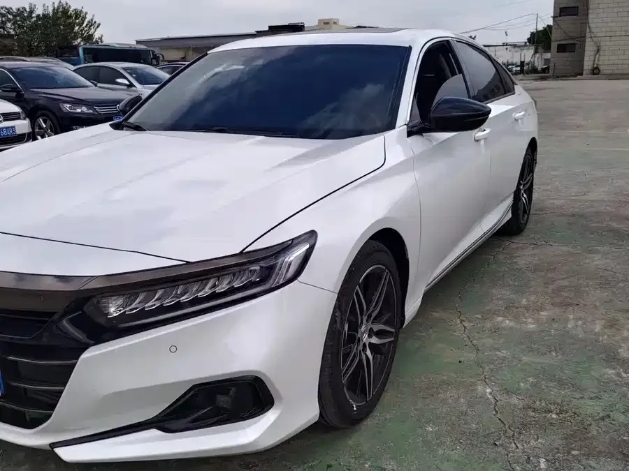 Honda Accord 2022 Accord 260TURBO Fantasy Night Premium Edition 2022 — миниатюра 3