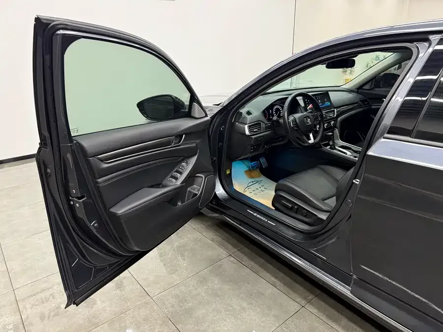 Honda Accord 2022 Accord 260TURBO Fantasy Night Premium Edition 2022 — миниатюра 4