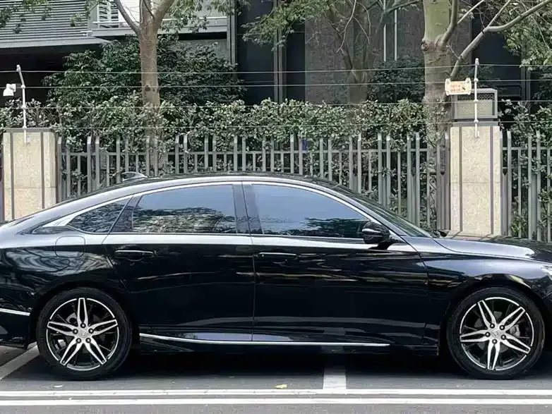 Honda Accord 2022 Accord 260TURBO Fantasy Night Premium Edition 2023 — миниатюра 2