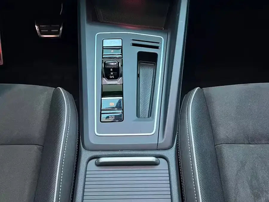 Volkswagen golf Golf 2021 280TSI DSG R-Line 2022 — миниатюра 5