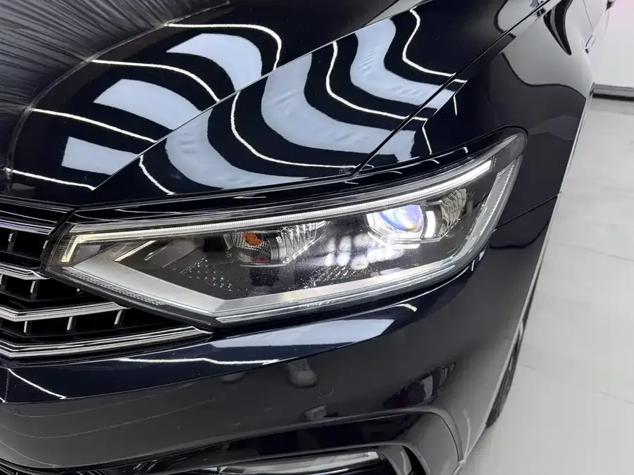 Volkswagen Magotan Magotan 2023 2 million commemorative edition 330TSI DSG luxury model 2023 — миниатюра 3