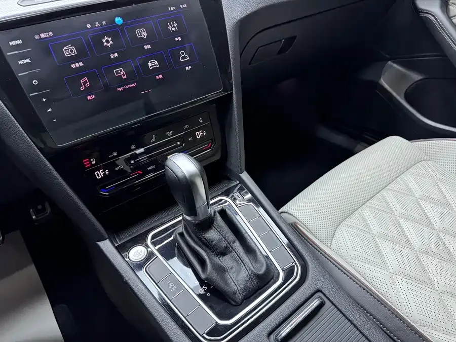 Volkswagen Magotan Magotan 2023 2 million commemorative edition 330TSI DSG luxury model 2023 — миниатюра 4