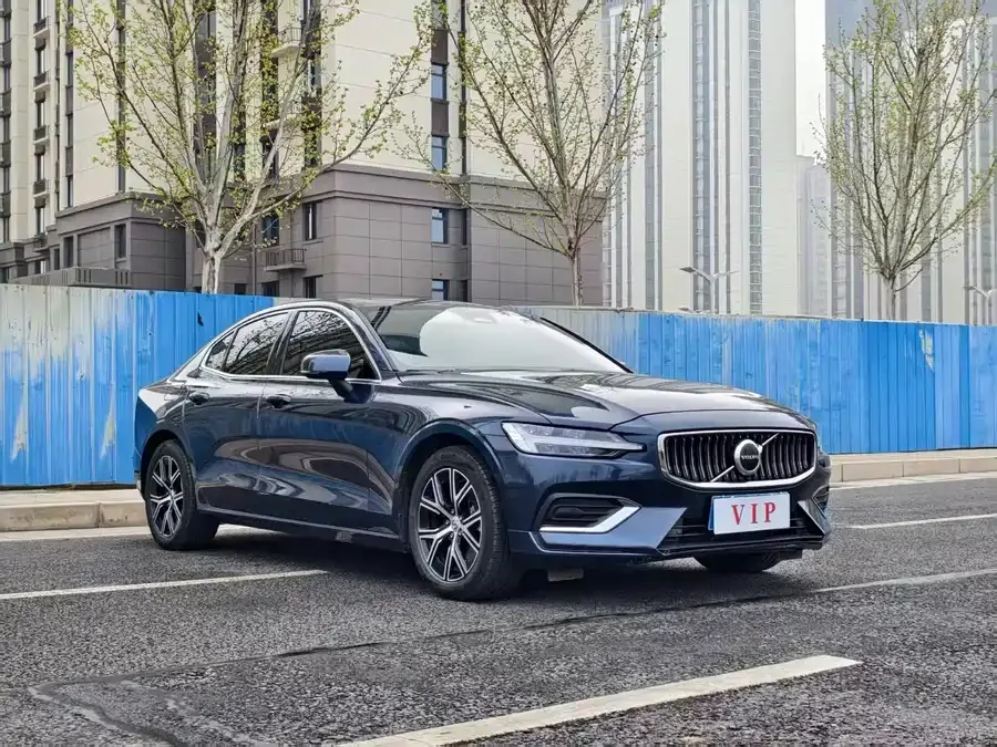 Volvo S60 2025 B4 Zhiyi Luxury Edition 2025 — миниатюра 3