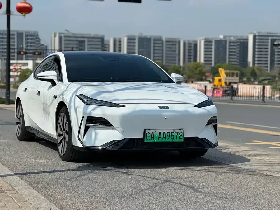 Geely Galaxy E8 Galaxy E8 2024 665km RWD Starship Long Range Edition 2024 — миниатюра 3