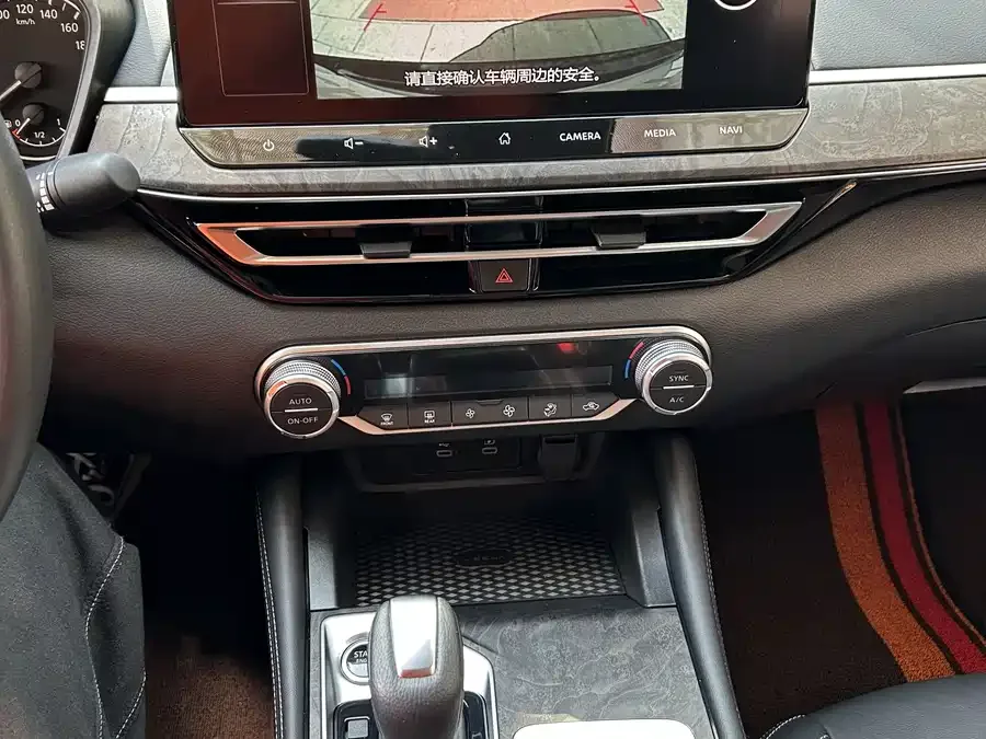 Nissan Altima Teana 2022 2.0L XL-Upr Premium Edition 2024 — миниатюра 3