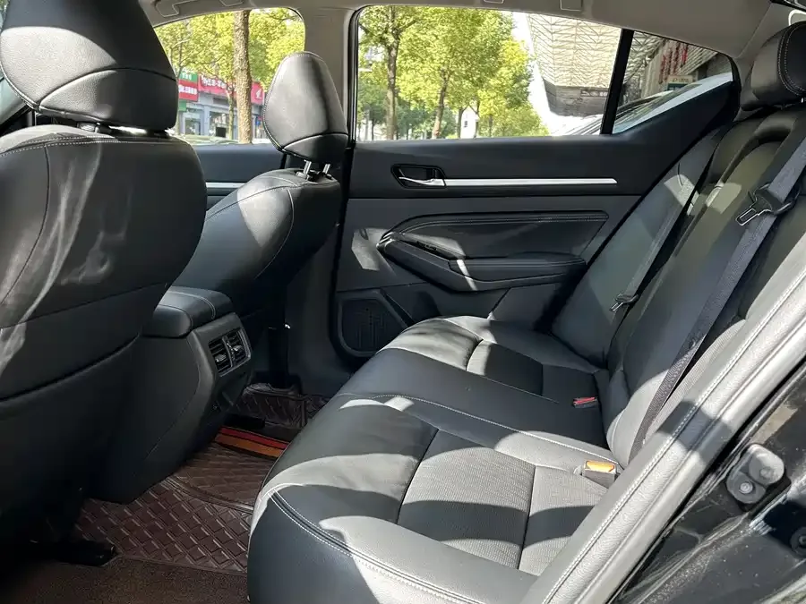 Nissan Altima Teana 2022 2.0L XL-Upr Premium Edition 2024 — миниатюра 5