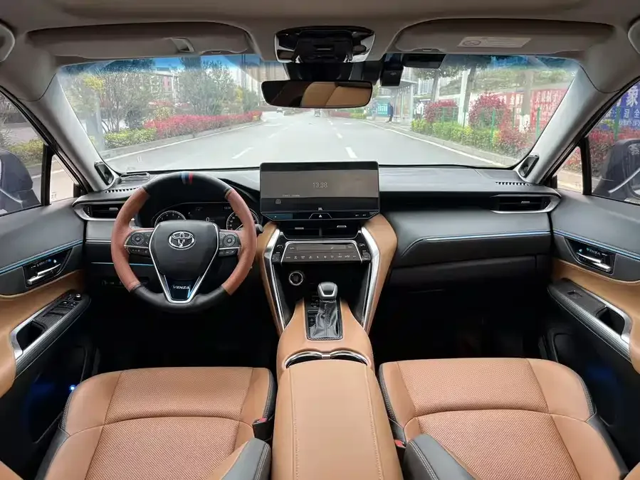 Toyota Venza Venza 2022 2.0L CVT 2WD Premium Edition 2022 — миниатюра 2