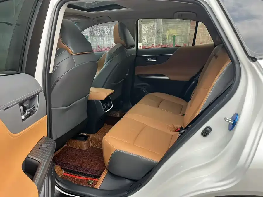 Toyota Venza Venza 2022 2.0L CVT 2WD Premium Edition 2022 — миниатюра 4