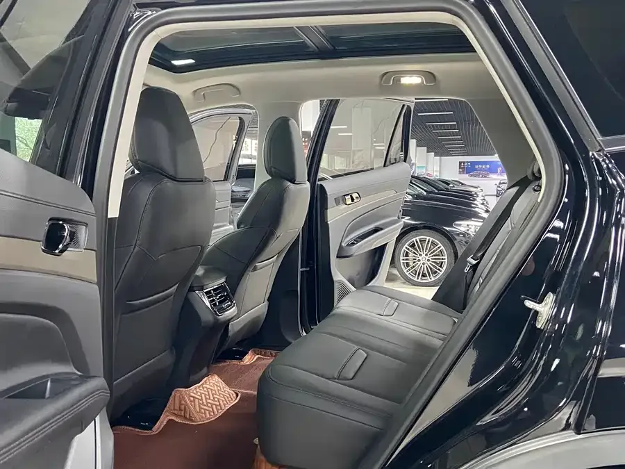 Ford Lingrui 2023 EcoBoost 170 Platinum Edition 2023 — миниатюра 3