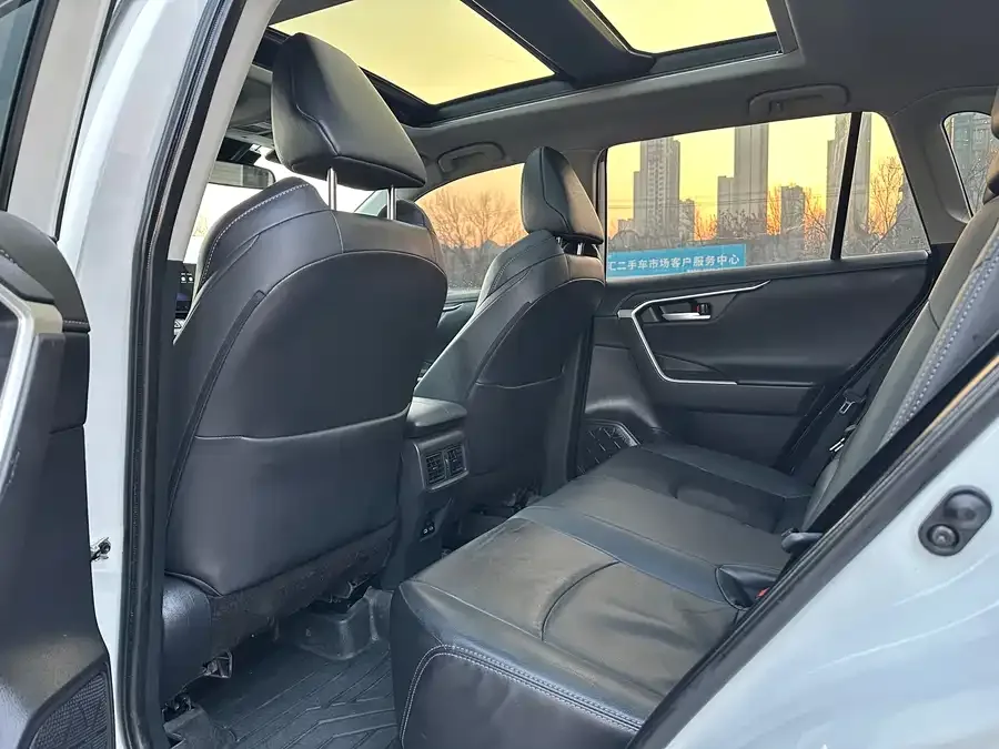 Toyota Wildlander Wildlander 2024 2.0L CVT 2WD Luxury PLUS Edition 2024 — миниатюра 2