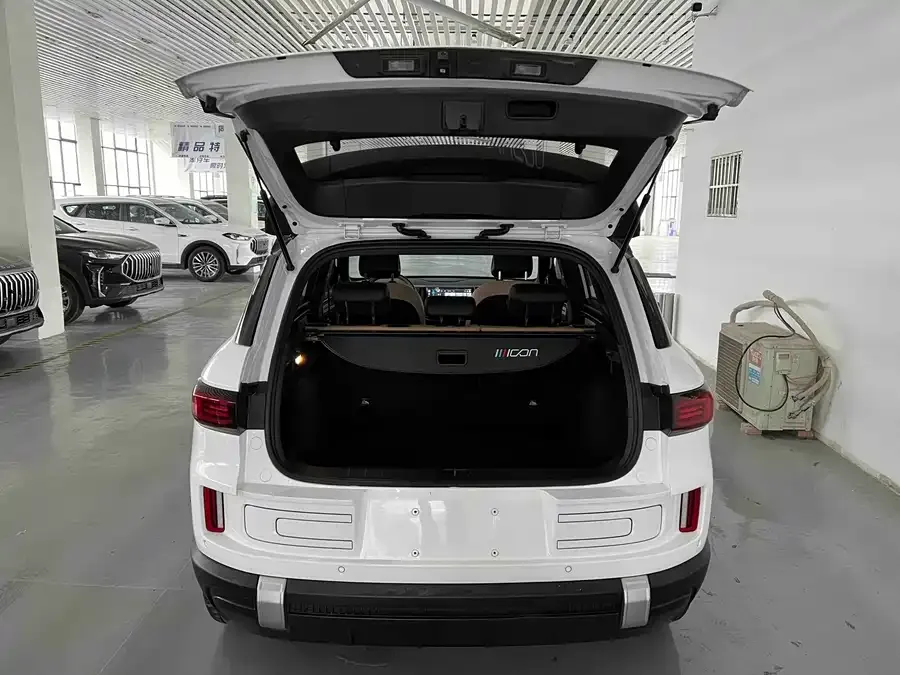 Geely ICON Geely ICON 2023 1.5TD Chocolate Edition 2023 — миниатюра 5