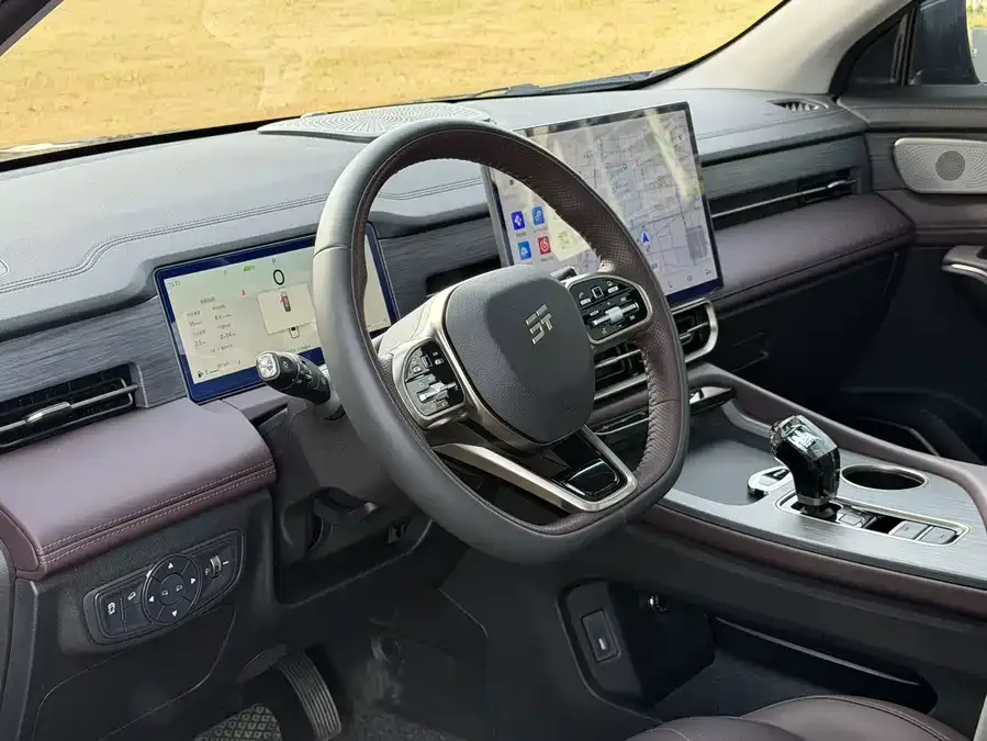 Jetour X90 PRO JETOUR X90 PRO 2024 1.6T DCT Luxury Edition 7 Seaters 2024 — миниатюра 3