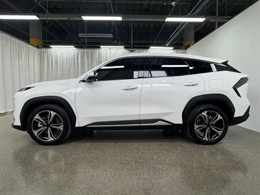 Geely Galaxy L7 Galaxy L7 2025 EM-i 115km Exploration+ Edition 2025 — миниатюра 2