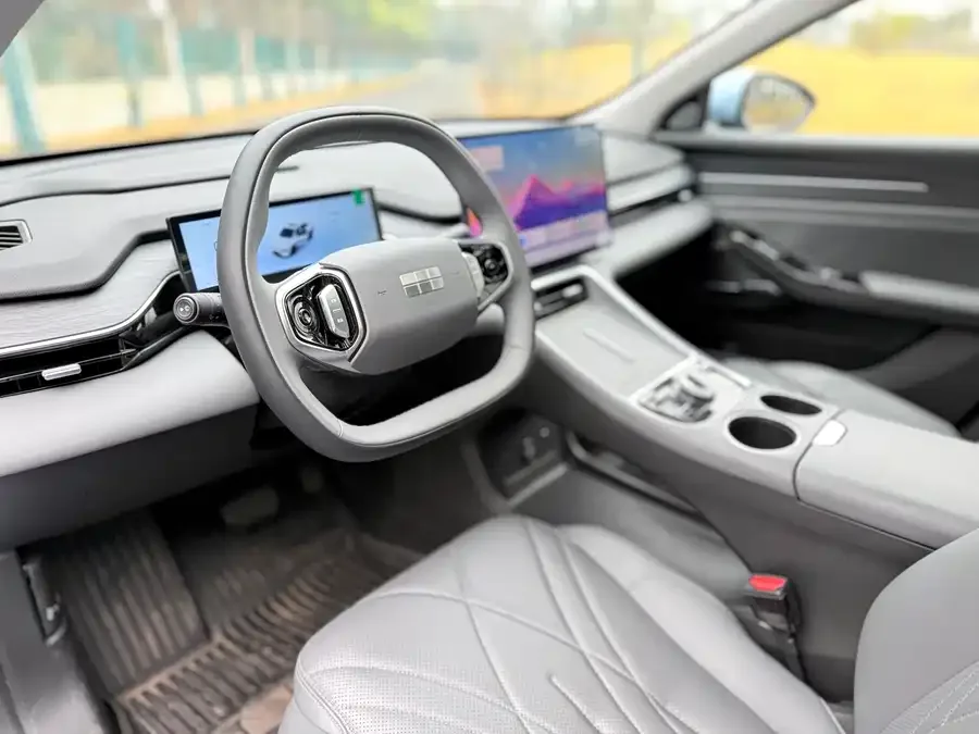 Geely Galaxy L6 Galaxy L6 2025 EM-i 140km Starship Edition 2025 — миниатюра 3