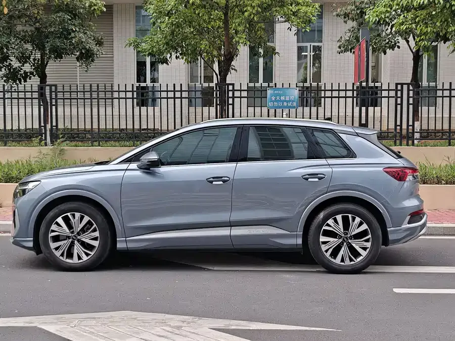 Audi Q4 e-tron 2024 40 e-tron Creative Edition 2024 — миниатюра 4