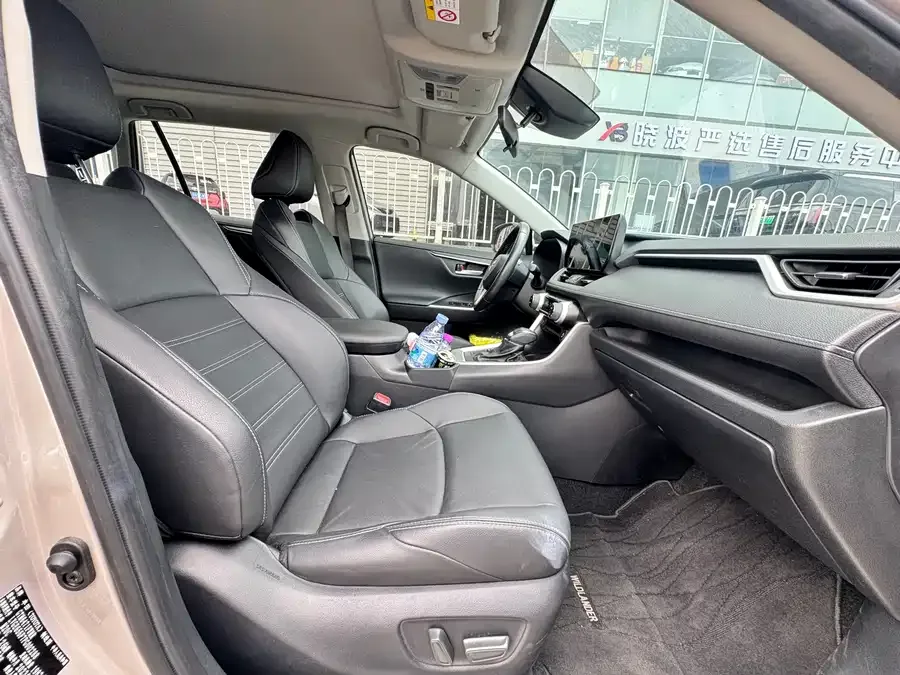 Toyota Wildlander Wildlander 2023 2.0L CVT 4WD Luxury PLUS Edition 2023 — миниатюра 5
