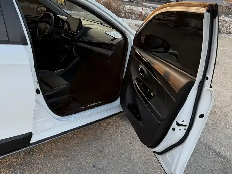 Toyota YARiS L YARiS L 2022 YARiS X 1.5L CVT Luxury PLUS Edition 2022 — миниатюра 4